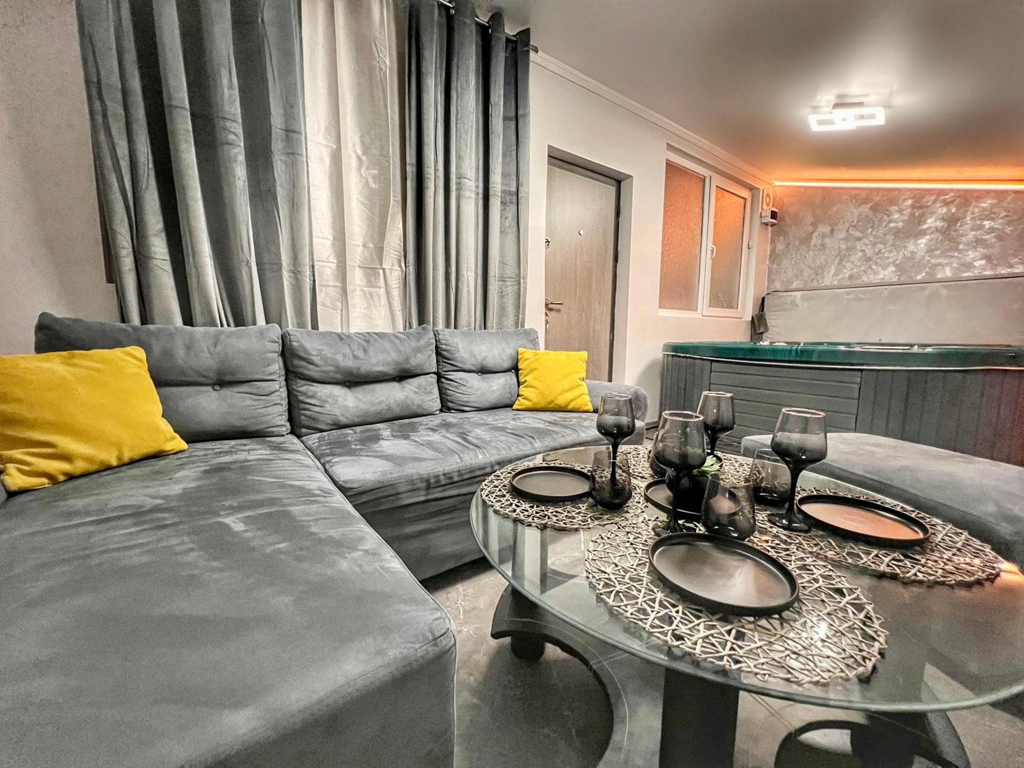 Luxor - Jacuzzi&Cozy Apartments 锡比乌 外观 照片